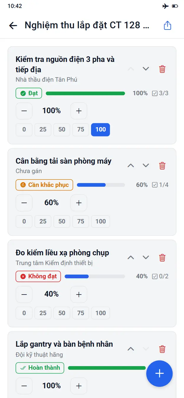 Màn hình Danh sách kiểm tra: các hạng mục kèm đơn vị phụ trách, trạng thái, thanh phần trăm và bộ chọn tiến độ nhanh.